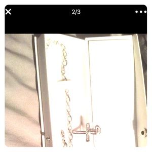 Simone cross and chain